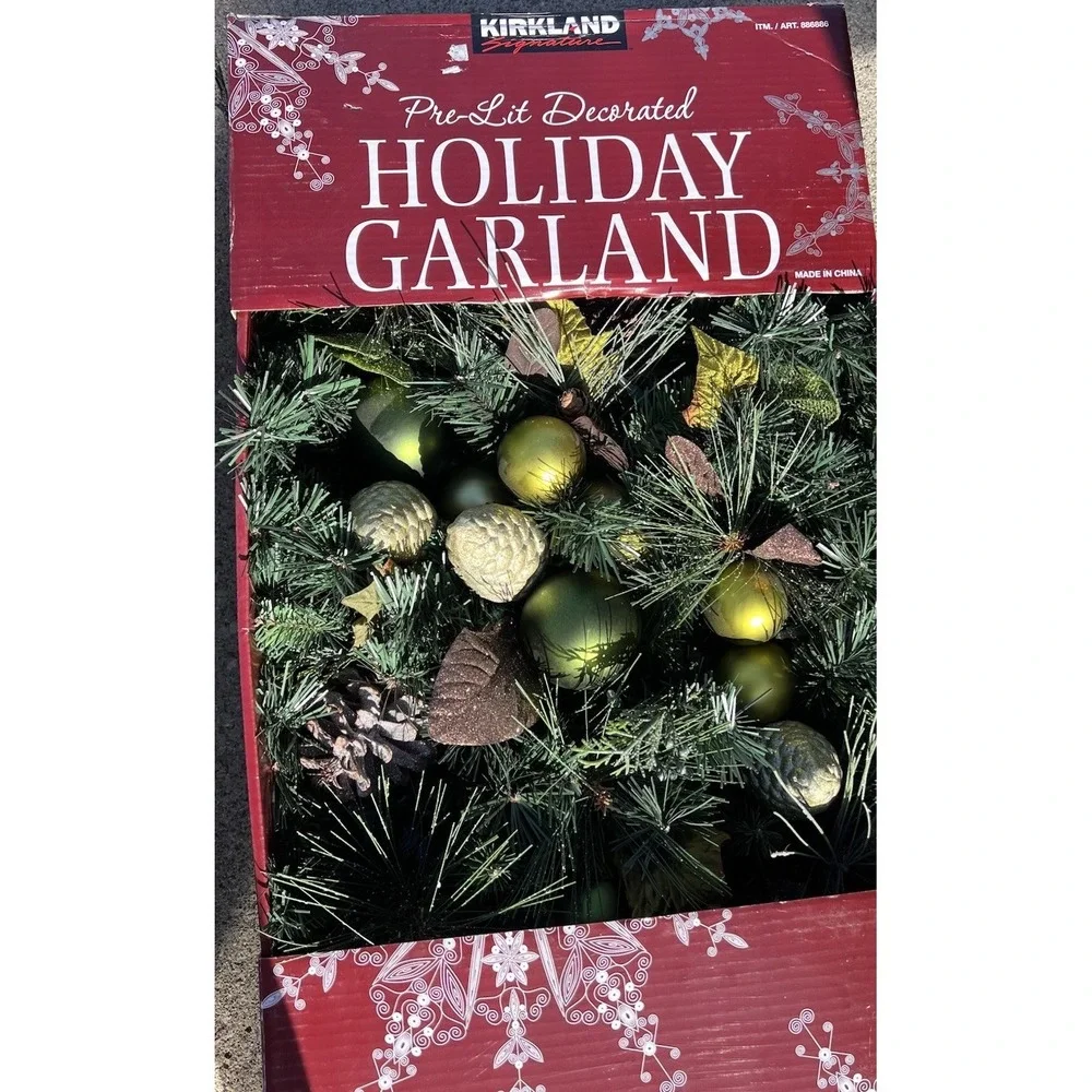 Kirkland 9' Pre-lit LED Greenery Holiday 9 FT Garland - Stunning Piece